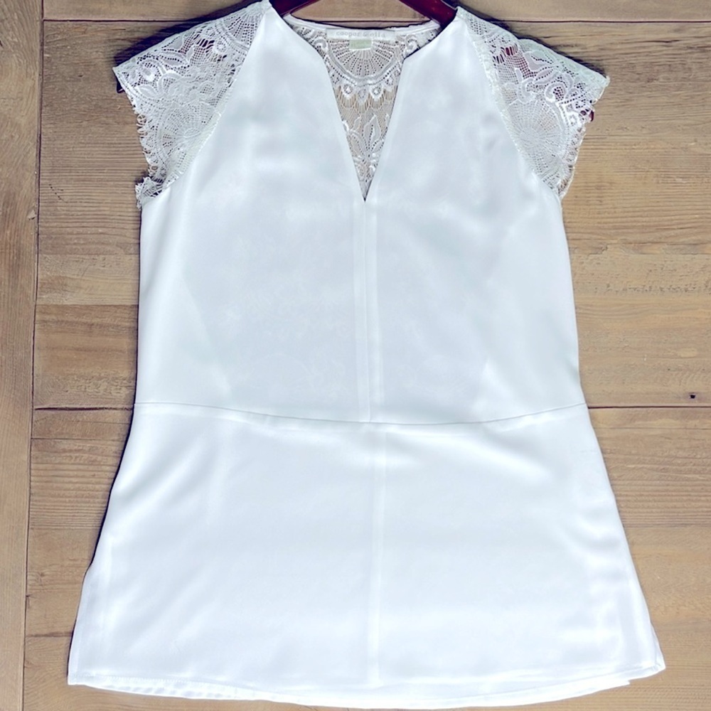 Cooper and Ella white blouse with lace style details. Excellent condition. XS
